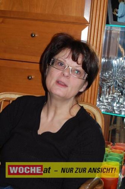 Zum 50-er wurde die Präsidentin von ART 13, von Künstlern und Nachbarn lautstark geweckt!