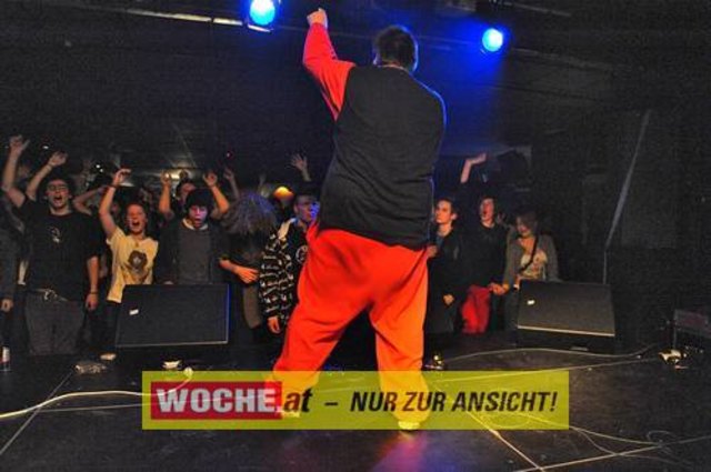 Einige Schüler der 7. Klasse des BG/BRG für Slowenen organisierten auch dieses Jahr wieder das Kontaktlinse / Kontaktna Leca 09 im ((stereo))club.