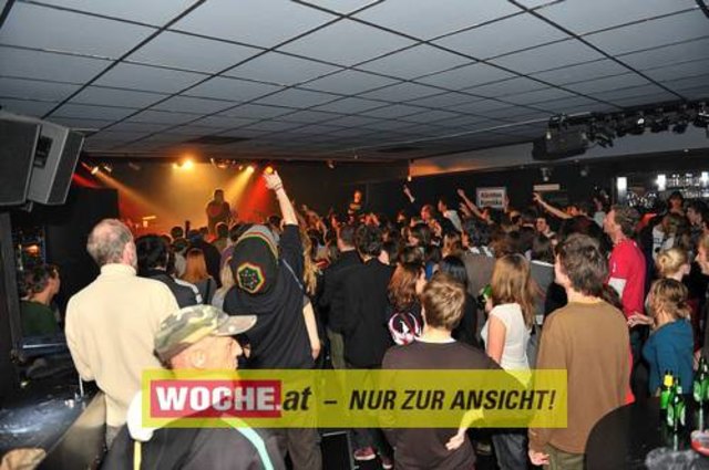 Einige Schüler der 7. Klasse des BG/BRG für Slowenen organisierten auch dieses Jahr wieder das Kontaktlinse / Kontaktna Leca 09 im ((stereo))club.