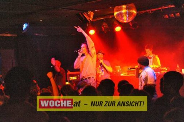 Einige Schüler der 7. Klasse des BG/BRG für Slowenen organisierten auch dieses Jahr wieder das Kontaktlinse / Kontaktna Leca 09 im ((stereo))club.