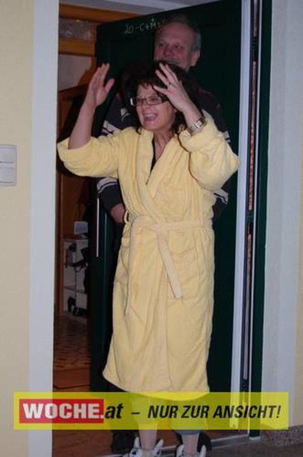 Zum 50-er wurde die Präsidentin von ART 13, von Künstlern und Nachbarn lautstark geweckt!