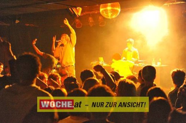 Einige Schüler der 7. Klasse des BG/BRG für Slowenen organisierten auch dieses Jahr wieder das Kontaktlinse / Kontaktna Leca 09 im ((stereo))club.