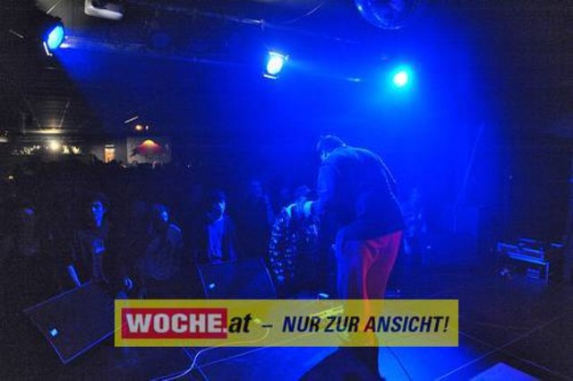 Einige Schüler der 7. Klasse des BG/BRG für Slowenen organisierten auch dieses Jahr wieder das Kontaktlinse / Kontaktna Leca 09 im ((stereo))club.