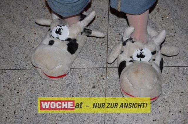 Zum 50-er wurde die Präsidentin von ART 13, von Künstlern und Nachbarn lautstark geweckt!