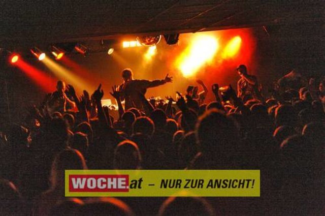 Einige Schüler der 7. Klasse des BG/BRG für Slowenen organisierten auch dieses Jahr wieder das Kontaktlinse / Kontaktna Leca 09 im ((stereo))club.
