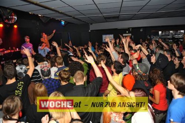 Einige Schüler der 7. Klasse des BG/BRG für Slowenen organisierten auch dieses Jahr wieder das Kontaktlinse / Kontaktna Leca 09 im ((stereo))club.