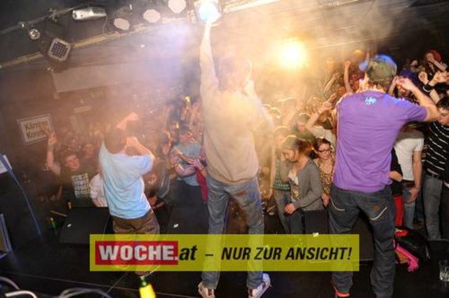 Einige Schüler der 7. Klasse des BG/BRG für Slowenen organisierten auch dieses Jahr wieder das Kontaktlinse / Kontaktna Leca 09 im ((stereo))club.