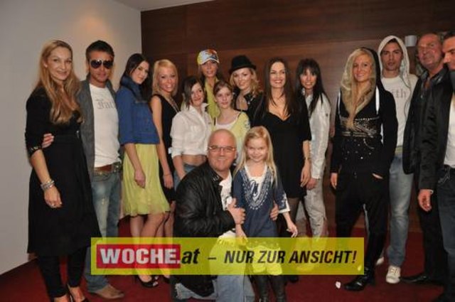 Armin und Bettina Assinger luden zum "GeHolfen"-Charity-Ski-Race auf das Nassfeld. Die Siegerehrung fand im "Falkensteiner" in Tröpolach statt.