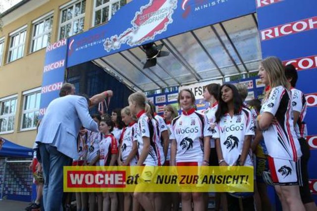 Die 4. und längste (217km) Etappe der ísterreichradrundfahrt hatte das Ziel in Wolfsberg.  Großes Erlebnis für die Mädel von "WoGoS": Sie durften als Vorhut durchs Ziel fahren!