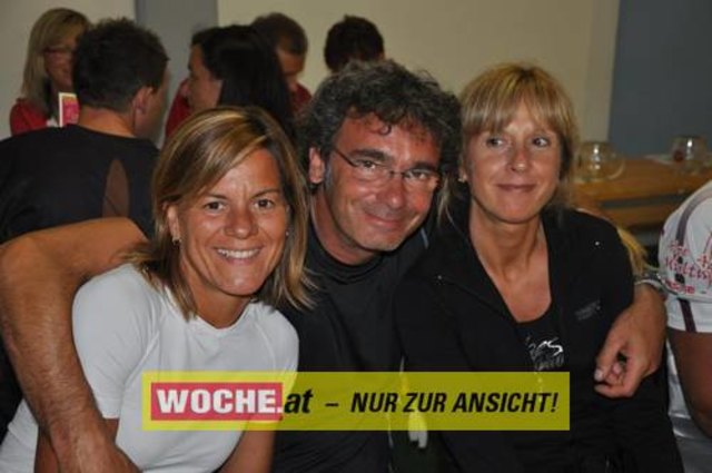 An die 500 Triathleten mußten 500 Meter schwimmen, 32 Kilometer radfahren und 6,7 Kilometer laufen.