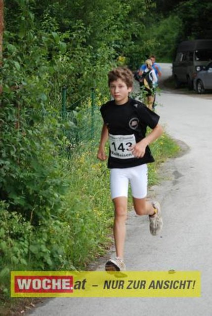 An die 500 Triathleten mußten 500 Meter schwimmen, 32 Kilometer radfahren und 6,7 Kilometer laufen.