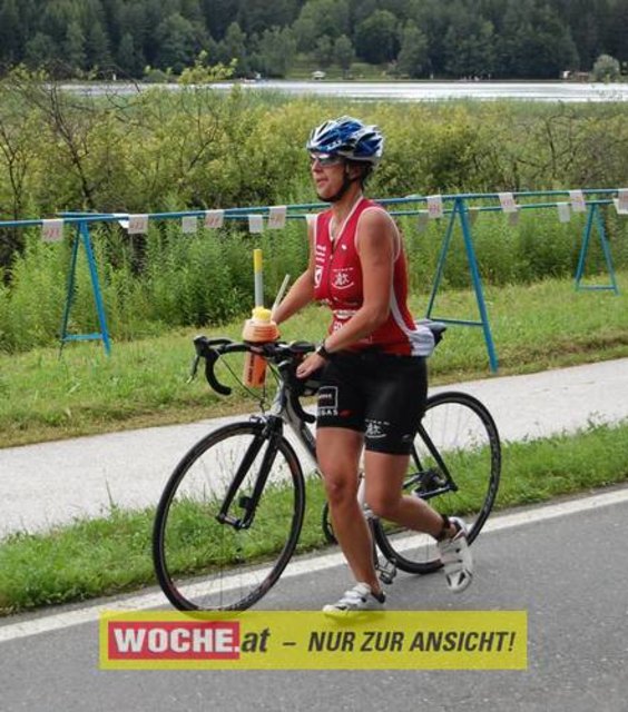 An die 500 Triathleten mußten 500 Meter schwimmen, 32 Kilometer radfahren und 6,7 Kilometer laufen.