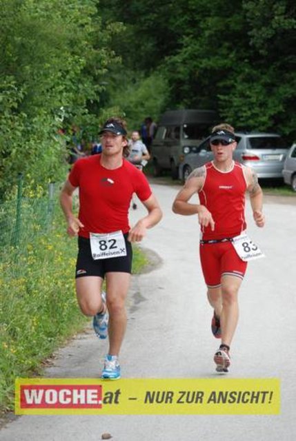 An die 500 Triathleten mußten 500 Meter schwimmen, 32 Kilometer radfahren und 6,7 Kilometer laufen.