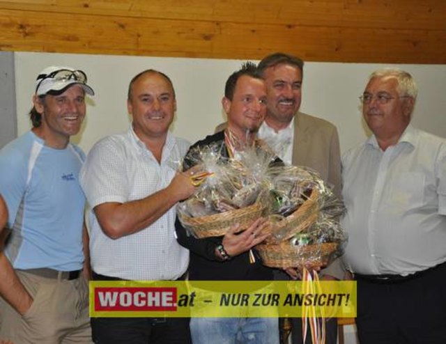 An die 500 Triathleten mußten 500 Meter schwimmen, 32 Kilometer radfahren und 6,7 Kilometer laufen.