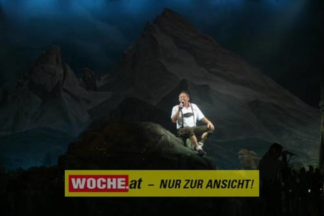 Eine laue Sommernacht bescherte den rund 2000 Besuchern einen tollen "Watzmann"-Abend - und das Publikum erwies sich ebenso als sing- wie auch als schunkelfest. Tosender Applaus war das Dankeschön an die Darsteller der gelungenen Aufführung!