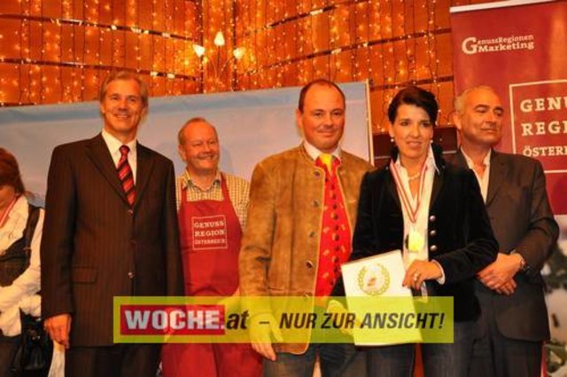 Im Casino Velden wurden die besten Kärntner Genuss Läden von den Genuss-Guide-Herausgebern Willy Lehmann und Fritz Stifsohn sowie Landesrat Josef Martinz ausgezeichnet.