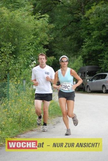 An die 500 Triathleten mußten 500 Meter schwimmen, 32 Kilometer radfahren und 6,7 Kilometer laufen.