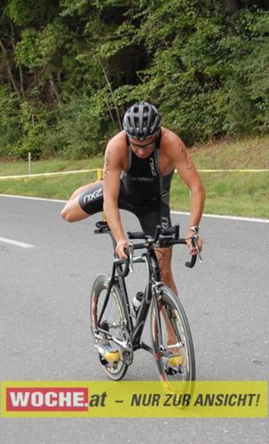 An die 500 Triathleten mußten 500 Meter schwimmen, 32 Kilometer radfahren und 6,7 Kilometer laufen.