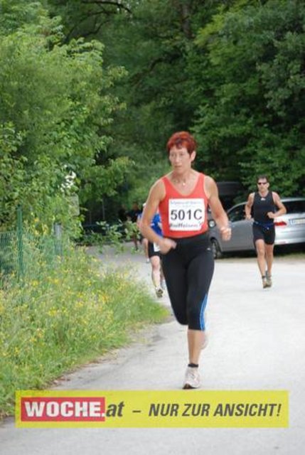 An die 500 Triathleten mußten 500 Meter schwimmen, 32 Kilometer radfahren und 6,7 Kilometer laufen.