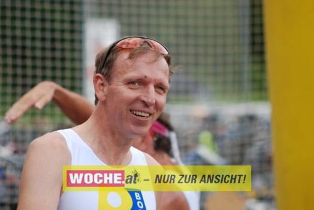An die 500 Triathleten mußten 500 Meter schwimmen, 32 Kilometer radfahren und 6,7 Kilometer laufen.