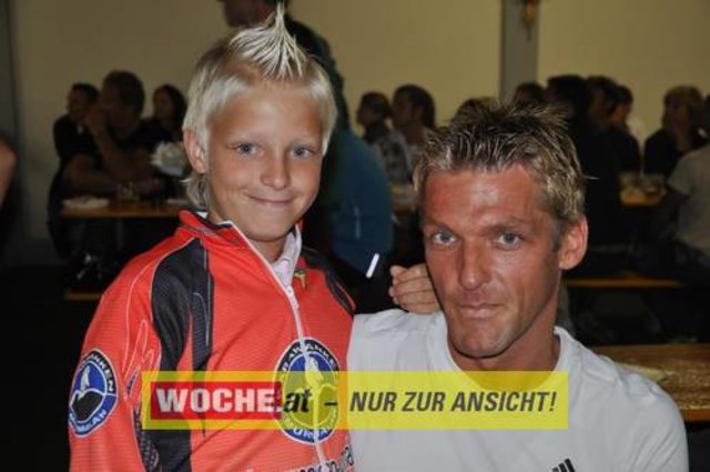 An die 500 Triathleten mußten 500 Meter schwimmen, 32 Kilometer radfahren und 6,7 Kilometer laufen.