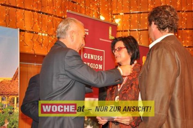 Im Casino Velden wurden die besten Kärntner Genuss Läden von den Genuss-Guide-Herausgebern Willy Lehmann und Fritz Stifsohn sowie Landesrat Josef Martinz ausgezeichnet.