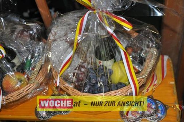An die 500 Triathleten mußten 500 Meter schwimmen, 32 Kilometer radfahren und 6,7 Kilometer laufen.