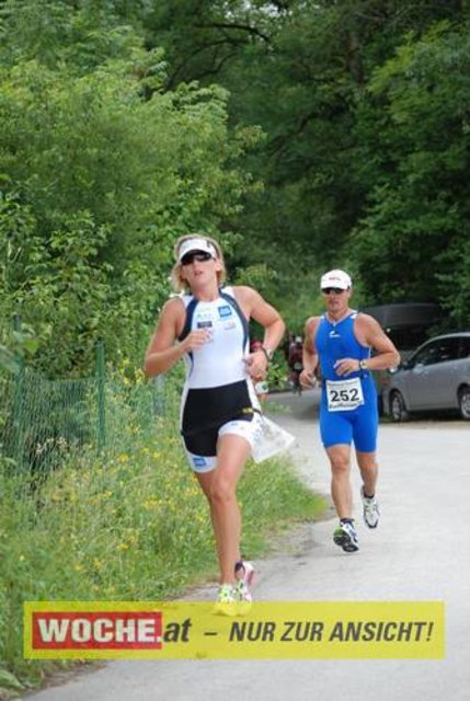 An die 500 Triathleten mußten 500 Meter schwimmen, 32 Kilometer radfahren und 6,7 Kilometer laufen.