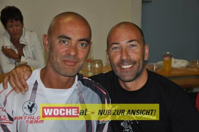 An die 500 Triathleten mußten 500 Meter schwimmen, 32 Kilometer radfahren und 6,7 Kilometer laufen.