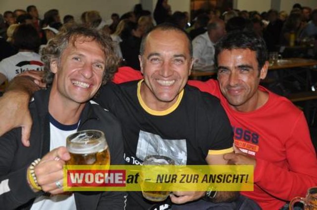 An die 500 Triathleten mußten 500 Meter schwimmen, 32 Kilometer radfahren und 6,7 Kilometer laufen.