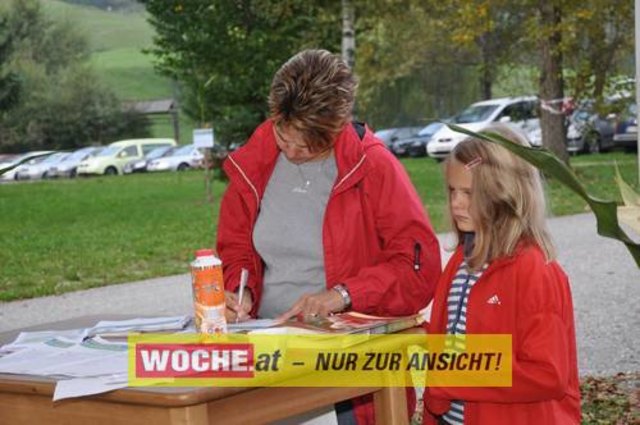 Anlässlich vom Herbst Aktivtag am Faakersee, gab es den letzten WOCHE-Wandertag der Saison. Gewandert wurde ab der Burgruine Finkenstein. Hunderte Teilnehmer nahmen daran teil!