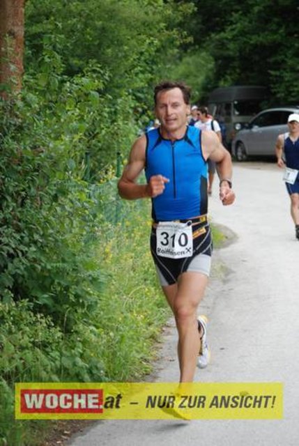 An die 500 Triathleten mußten 500 Meter schwimmen, 32 Kilometer radfahren und 6,7 Kilometer laufen.