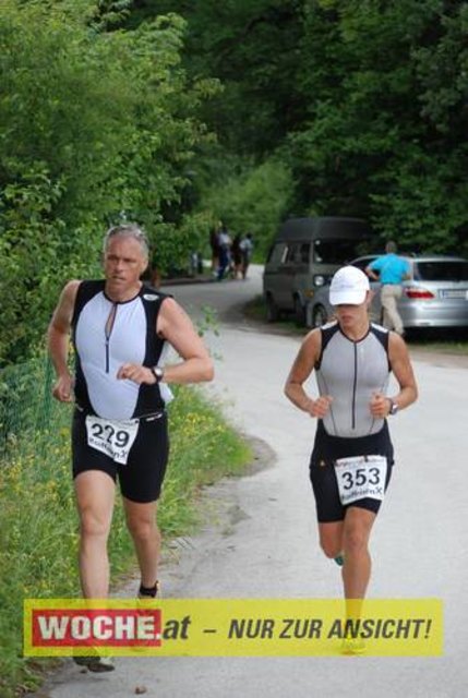 An die 500 Triathleten mußten 500 Meter schwimmen, 32 Kilometer radfahren und 6,7 Kilometer laufen.
