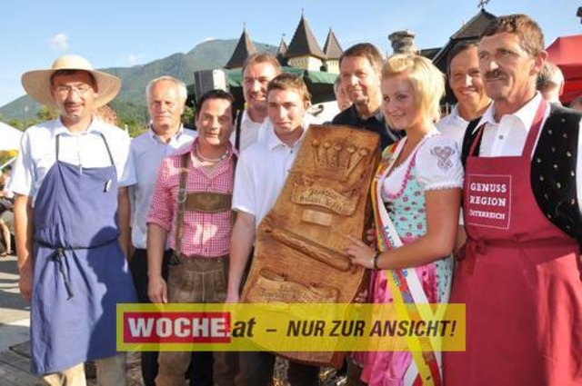 Der festliche Höhepunkt der Veranstaltung war die Verleihung der "Salamikrone" an den neuen "Salamikönig":THORSTEN RIBESCHEL!