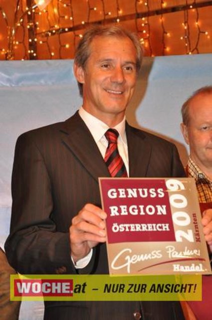 Im Casino Velden wurden die besten Kärntner Genuss Läden von den Genuss-Guide-Herausgebern Willy Lehmann und Fritz Stifsohn sowie Landesrat Josef Martinz ausgezeichnet.