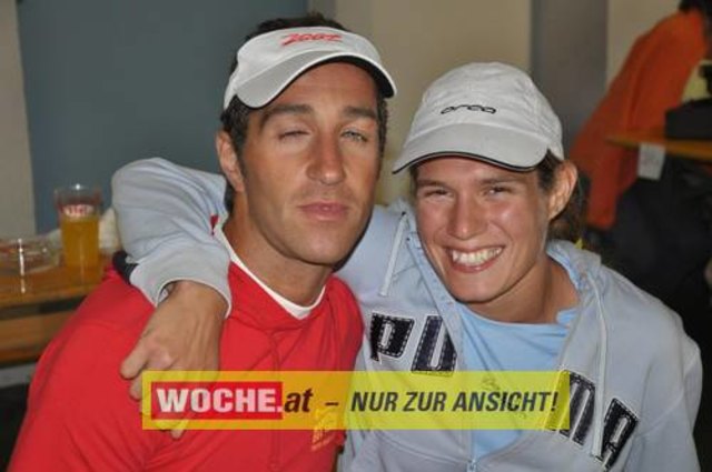 An die 500 Triathleten mußten 500 Meter schwimmen, 32 Kilometer radfahren und 6,7 Kilometer laufen.