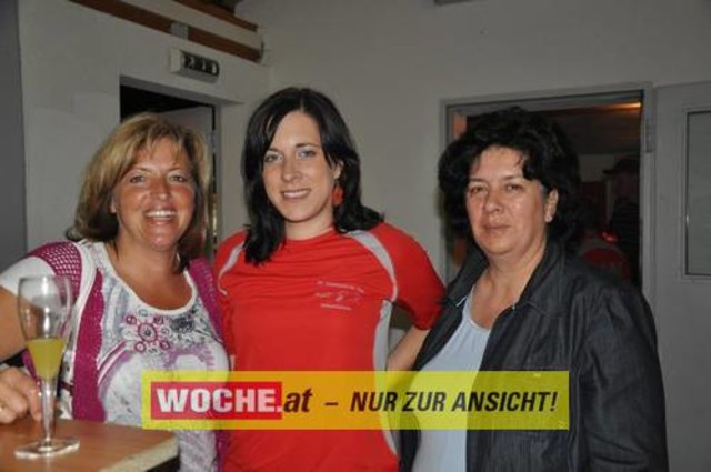 An die 500 Triathleten mußten 500 Meter schwimmen, 32 Kilometer radfahren und 6,7 Kilometer laufen.