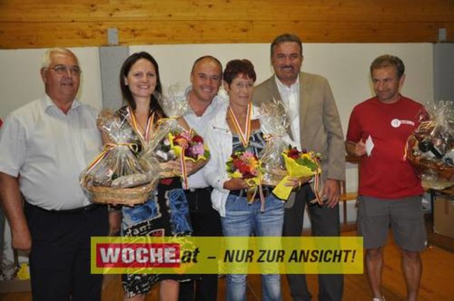 An die 500 Triathleten mußten 500 Meter schwimmen, 32 Kilometer radfahren und 6,7 Kilometer laufen.
