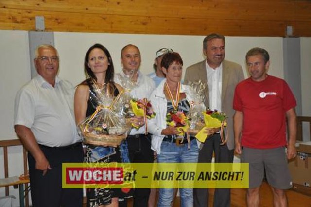 An die 500 Triathleten mußten 500 Meter schwimmen, 32 Kilometer radfahren und 6,7 Kilometer laufen.