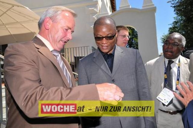 Anlässlich des Freundschaftsspieles ísterreich gegen Kamerun gab es im Schloss Maria Loretto ein Festbankett.