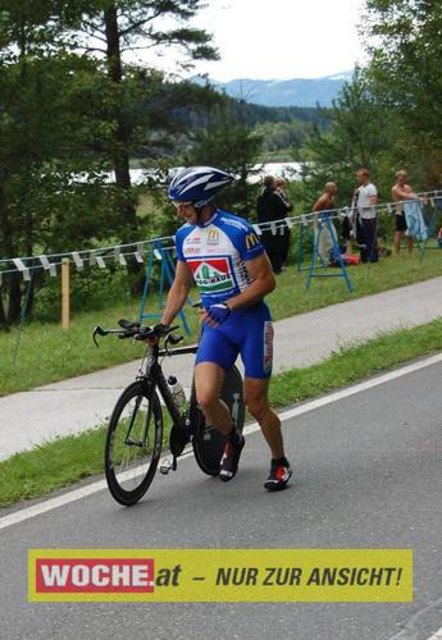 An die 500 Triathleten mußten 500 Meter schwimmen, 32 Kilometer radfahren und 6,7 Kilometer laufen.