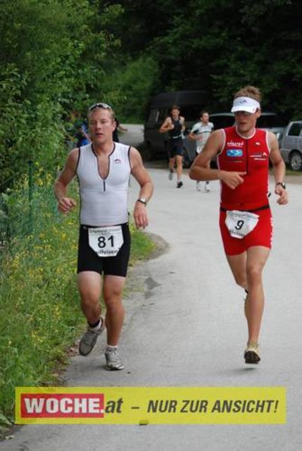 An die 500 Triathleten mußten 500 Meter schwimmen, 32 Kilometer radfahren und 6,7 Kilometer laufen.