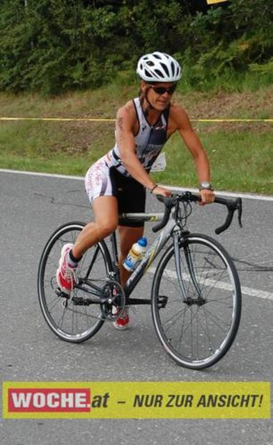 An die 500 Triathleten mußten 500 Meter schwimmen, 32 Kilometer radfahren und 6,7 Kilometer laufen.