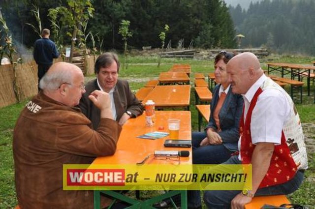 Anlässlich vom Herbst Aktivtag am Faakersee, gab es den letzten WOCHE-Wandertag der Saison. Gewandert wurde ab der Burgruine Finkenstein. Hunderte Teilnehmer nahmen daran teil!
