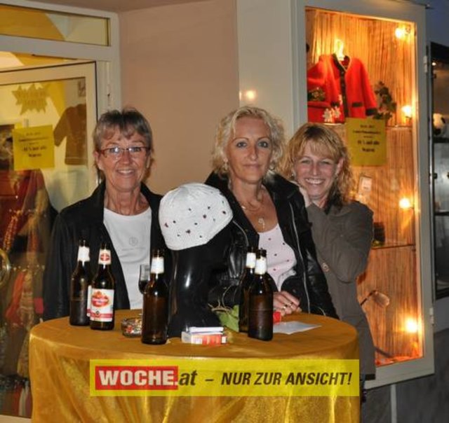 Ins Wasser gefallen ist die große "Party" nach der langen Einkaufsnacht. Man vergügte sich auch ohne Live-Musik und Feuerwerk!