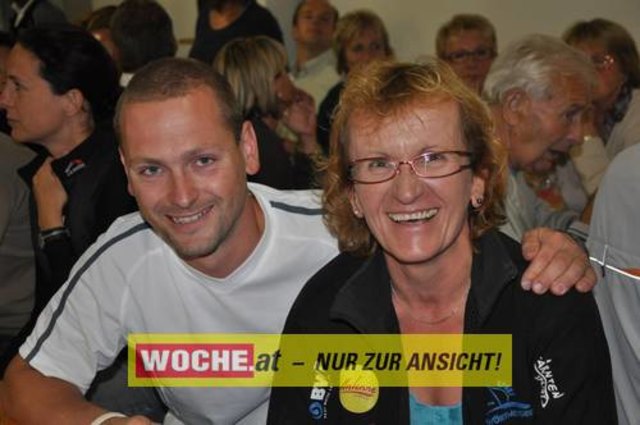 An die 500 Triathleten mußten 500 Meter schwimmen, 32 Kilometer radfahren und 6,7 Kilometer laufen.