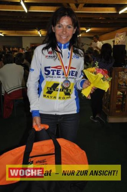 An die 500 Triathleten mußten 500 Meter schwimmen, 32 Kilometer radfahren und 6,7 Kilometer laufen.