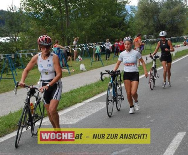 An die 500 Triathleten mußten 500 Meter schwimmen, 32 Kilometer radfahren und 6,7 Kilometer laufen.