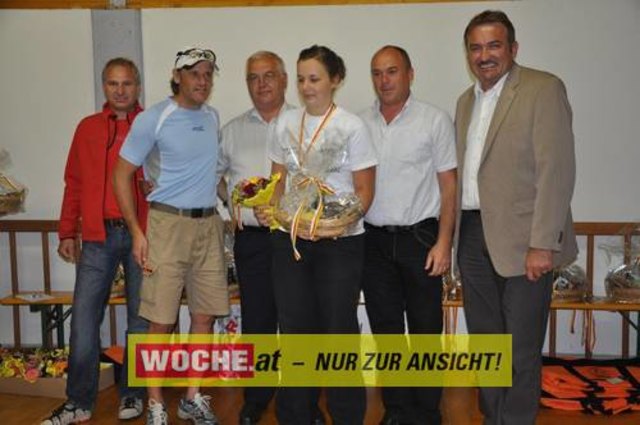 An die 500 Triathleten mußten 500 Meter schwimmen, 32 Kilometer radfahren und 6,7 Kilometer laufen.