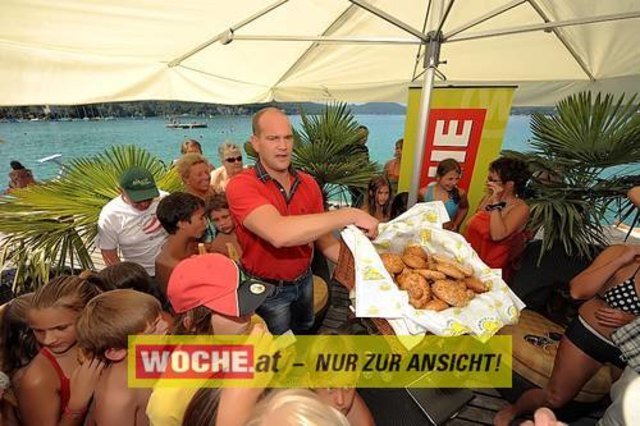 Die WOCHE lud zu den zweiten Sommergespäch ins Strandbad Klagenfurt auf die Mittelbrücke. Diesmal stellte sich der Schlagersänger Udo Wenders den Fragen der Zuseher
